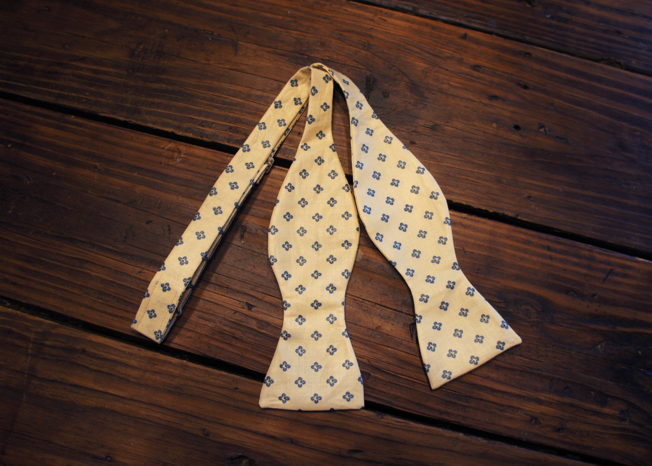 Soft Yellow Blue Star Seed Bowtie