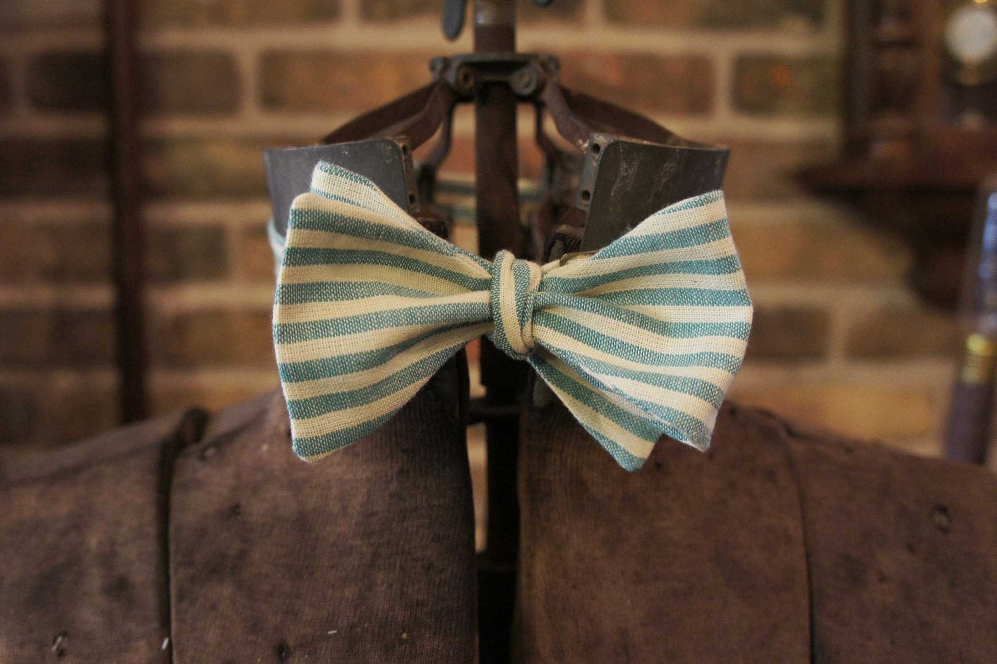 Ginger Stripe - Edwardian 1920's 1930's dandy cotton bowtie BYBT-1-JCS1006-F2 1 - Bykowski Tailor & Garb
