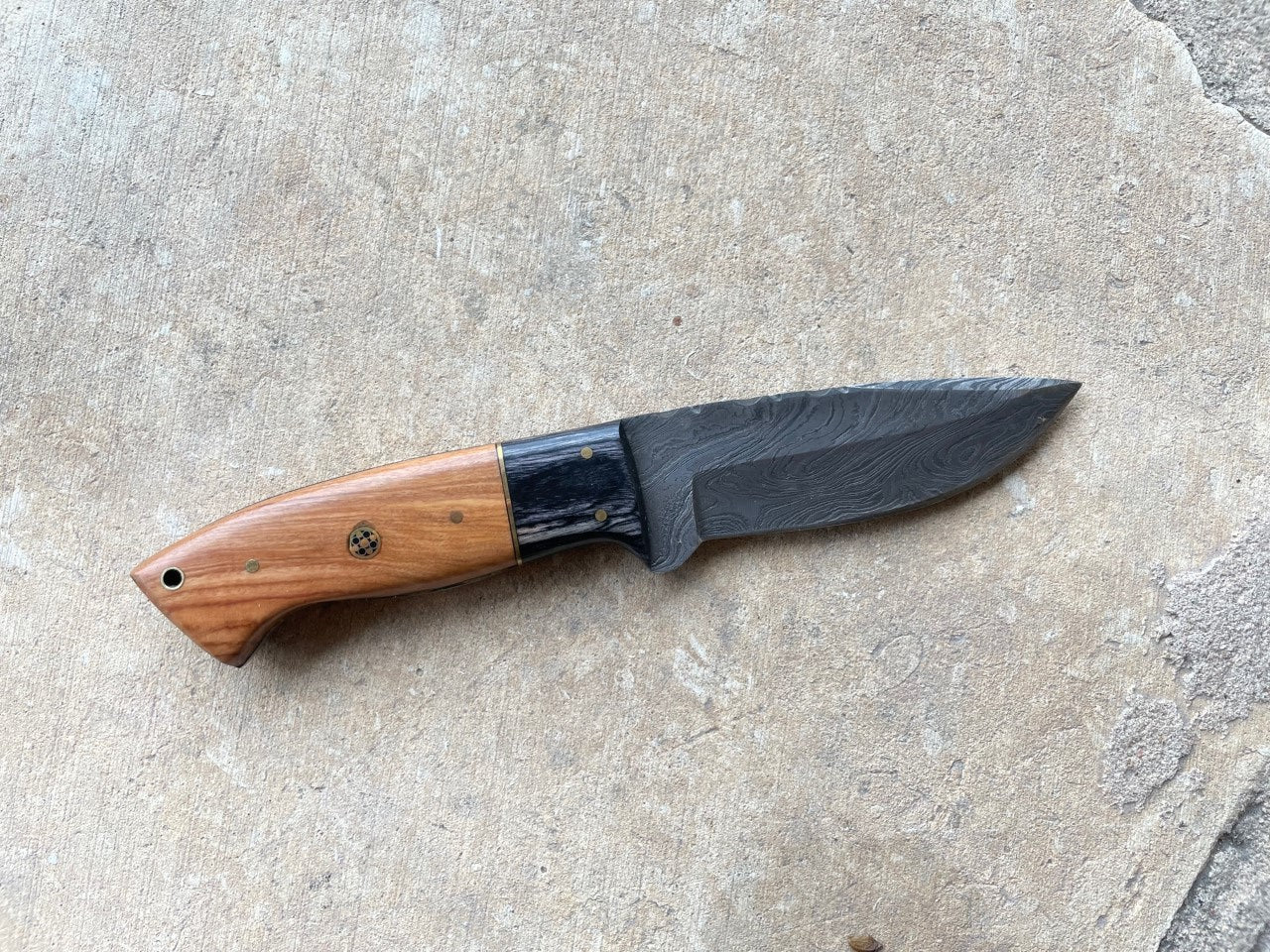 Knife black & blonde wood