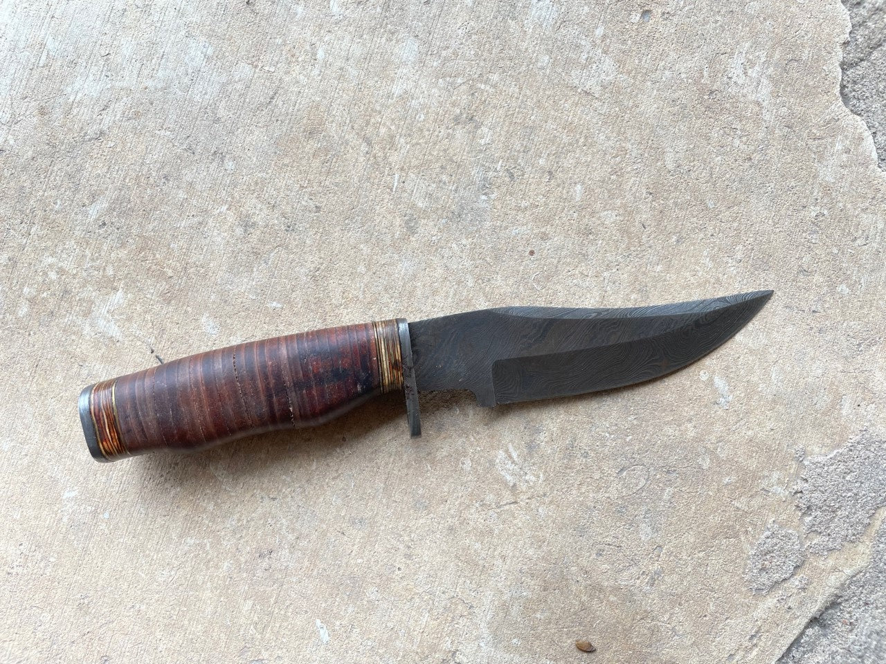Knife Damascus Rustic leather
